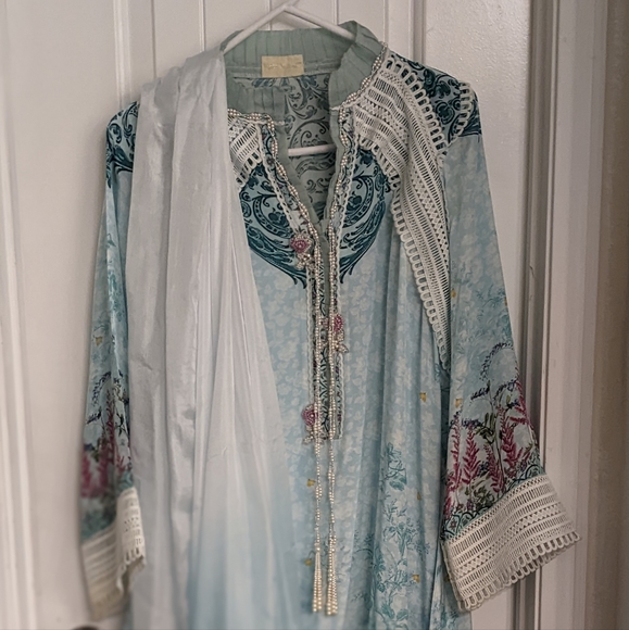 Pakistani designer Farah Talib Aziz luxe silk 2 pc in medium - Picture 3 of 8